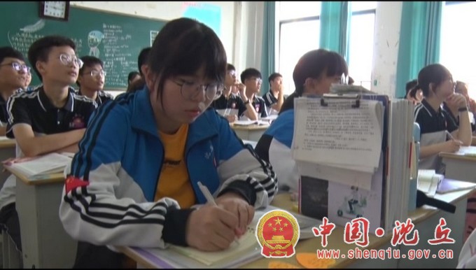 8月12日闫霖以全县理科第一的成绩被清华大学录取.mpg_20200812_171755.163.jpg
