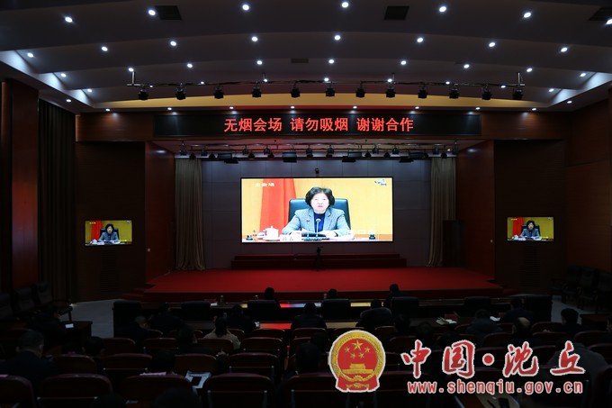 我县组织收听收看全国疫情防控工作电视电话会.jpg