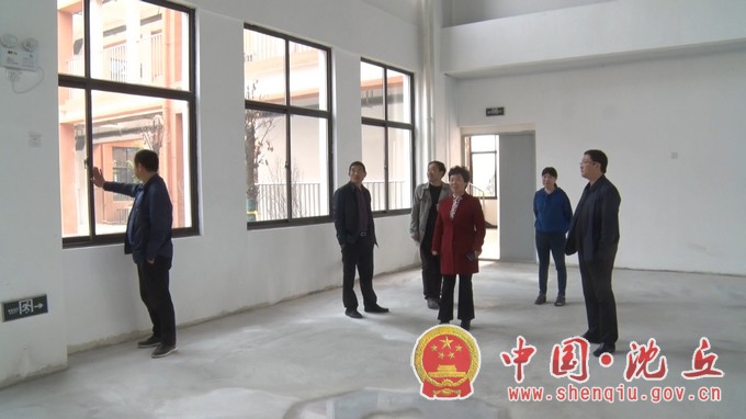 县领导调研新冠疫苗接种点选址工作.jpg