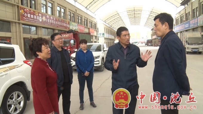 县领导调研新冠疫苗接种点选址工作 (3).jpg