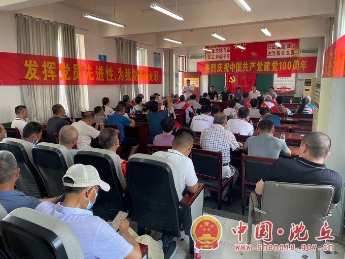 【2021-7-1】槐店回族镇河南社区支部委员会慰问老党员并颁发“光荣在党50年”纪念章 (3).jpg