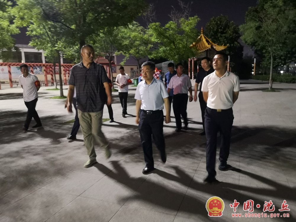 【2021-7-23】县领导实地督查夜间防汛工作 (1).jpg