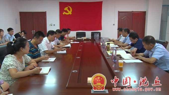 县领导到县委党校召开座谈会1.jpg