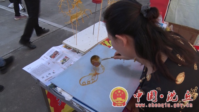 【2021-9-24】“糖画”丰收节里很“抢眼” (2).jpg