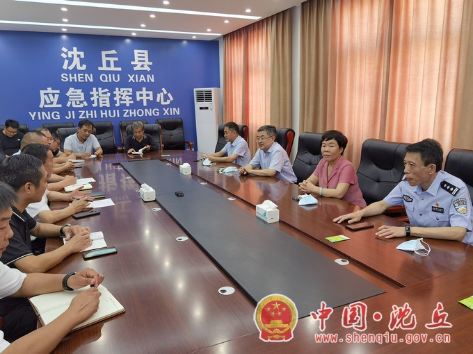皇甫立新检查国庆期间值班3.jpg