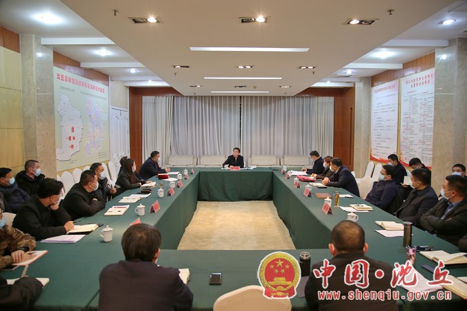 张元明在沈丘县疫情防控市县联合指挥部调度会上强调.jpg