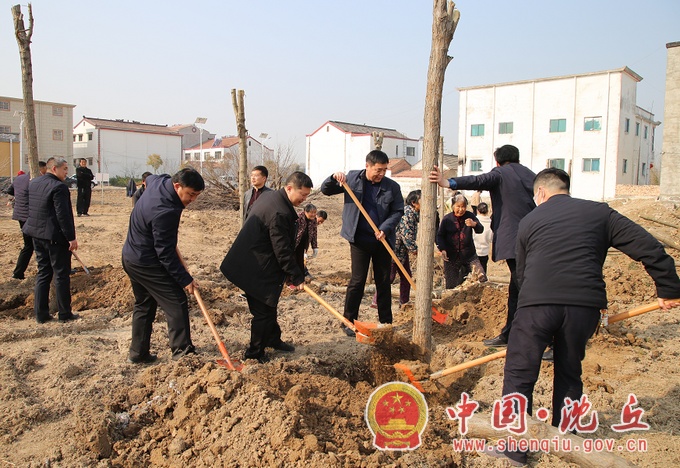 【2022-2-28】不负春光植树忙——县委办公室积极组织开展义务植树活动 (1).jpg