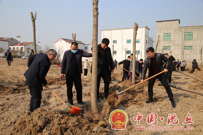 【2022-2-288】不负春光植树忙——县委办公室积极组织开展义务植树活动.jpg