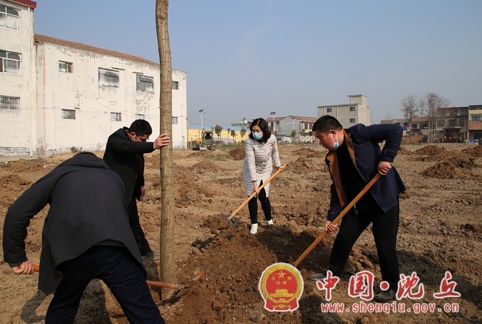 【2022-2-28】不负春光植树忙——县委办公室积极组织开展义务植树活动 (3).jpg