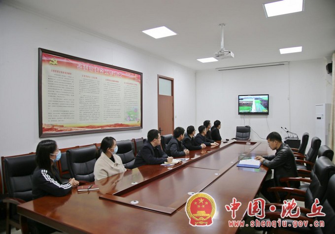 【2022-3-1】县委办公室组织收听收看第八届河南道德模范颁奖仪式 (1).jpg
