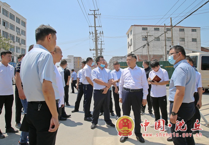 田庆杰在调研城区三大出入口改造工程时强调 强化“三个保障” 打造百姓满意工程 (1).jpg