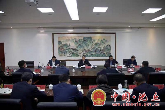 县委理论学习中心组专题学习会召开.jpg