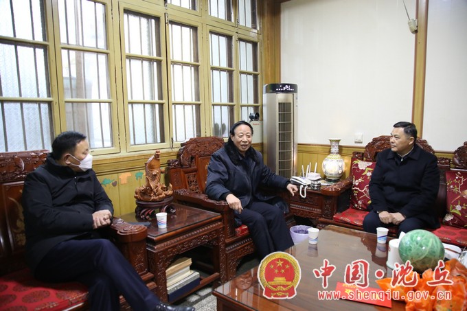 县四个班子领导走访慰问离退休县处级老干部（2）.jpg