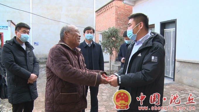 【2023-1-20】县长余长坤节前走访慰问困难群体.jpg