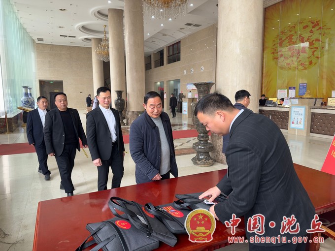 聚焦“两会”｜携民声，赴盛会！代表前来报到！（1）.jpg