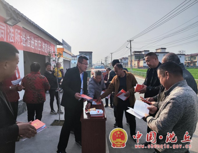 洪山镇：送法进万家，共创“平安法治星”2.jpg