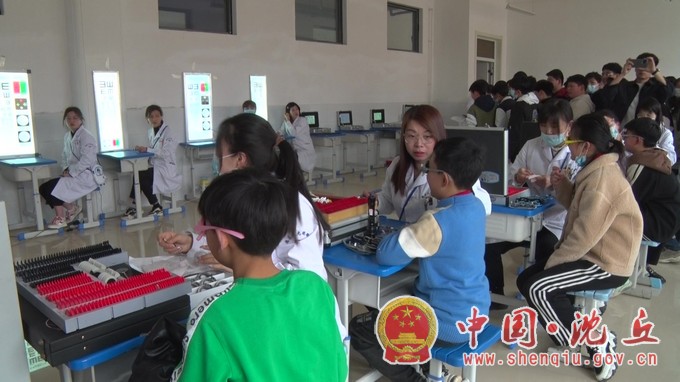 爱心企业槐店大光明眼科开展“公益送温暖 同心向未来”助学捐赠活动 (1).JPG