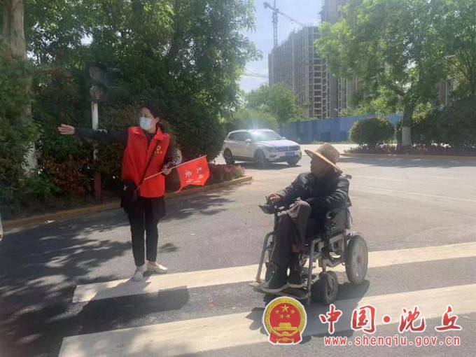 审计局积极参与文明交通岗机关志愿服务活动2.jpg
