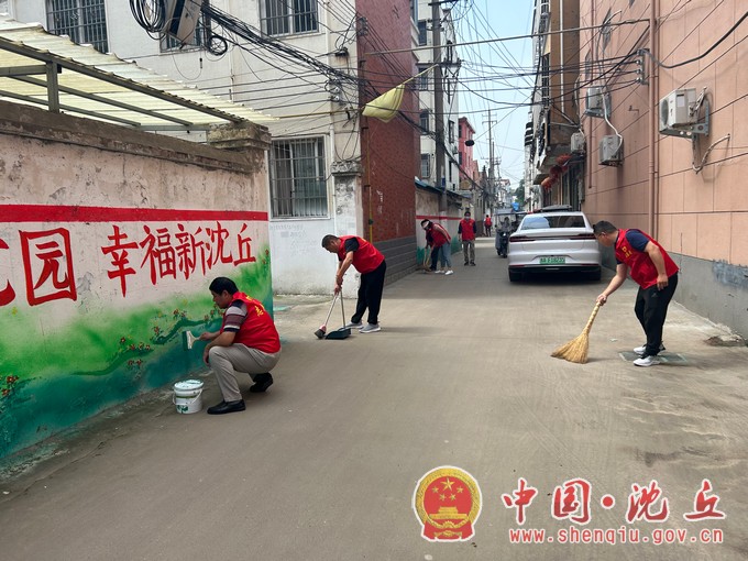 槐店镇北关社区：“清洁行动”让老城区“靓”起来2.jpg