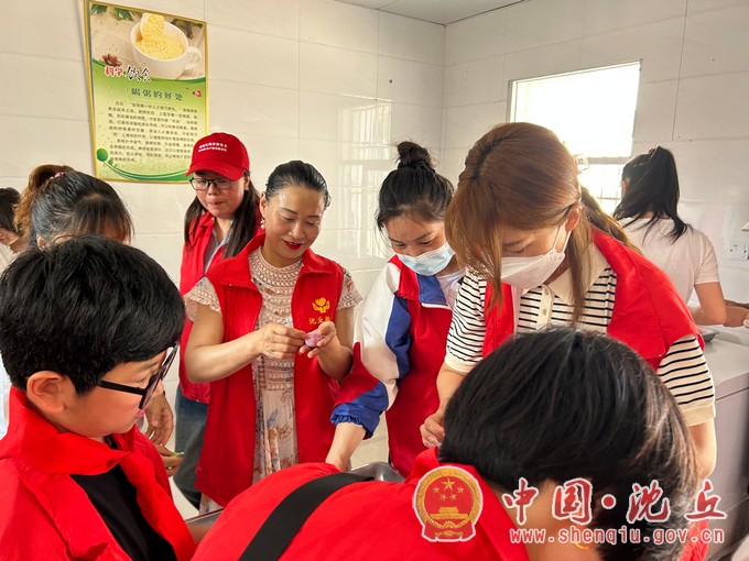 县微光公益团队：情暖“六一” 与爱同行1.jpg