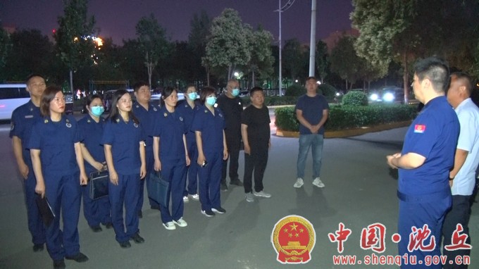 我县多部门联合夜查公共娱乐场所（1）.jpg