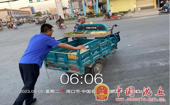 县城市综合执法局：创新执法 变“管治”为“服务”2.jpg