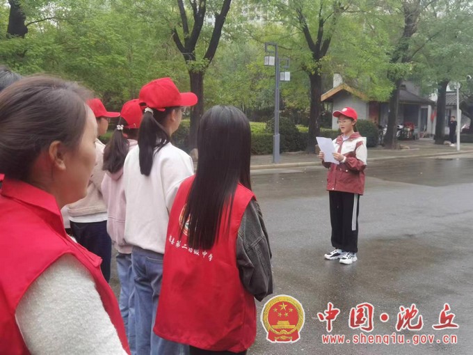 沈丘县第二初级中学举行“小手拉大手，争做文明人”志愿服务活动3.jpg