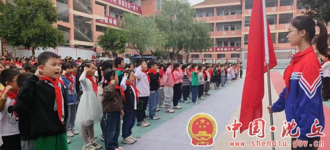 【2023-10-12】槐店回族镇东关小学开展“学习新思想 争做好队员”少先队建队活动（5）.jpg