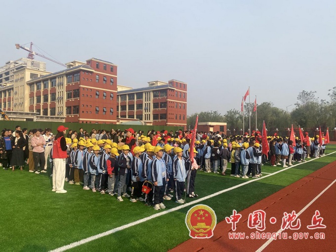 【2023-10-12】县树人小学开展劳动实践活动 (2).jpg