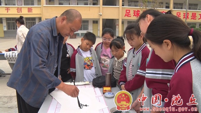 【2023-10-30】书画名家进校园 翰墨飘香薪火传（2）.jpg