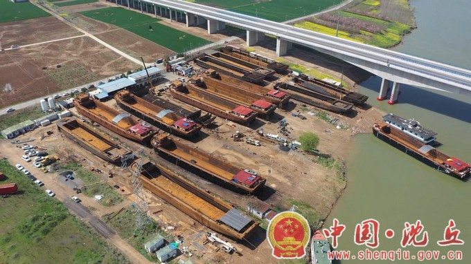 【2024-4-3】沈丘：沙颍河畔焊花闪 千吨级船建造忙.jpg