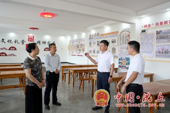 县人大常委会视察全县“两堂三中心”推进情况1.jpg