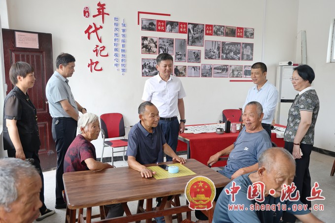 县人大常委会视察全县“两堂三中心”推进情况2.jpg