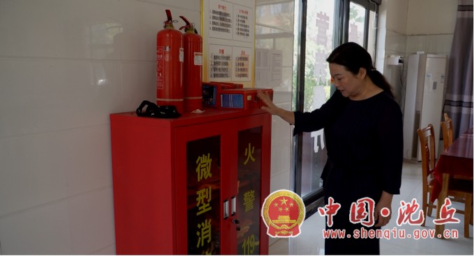 十一不松懈 我县民政局为养老服务机构“把脉”1.jpg