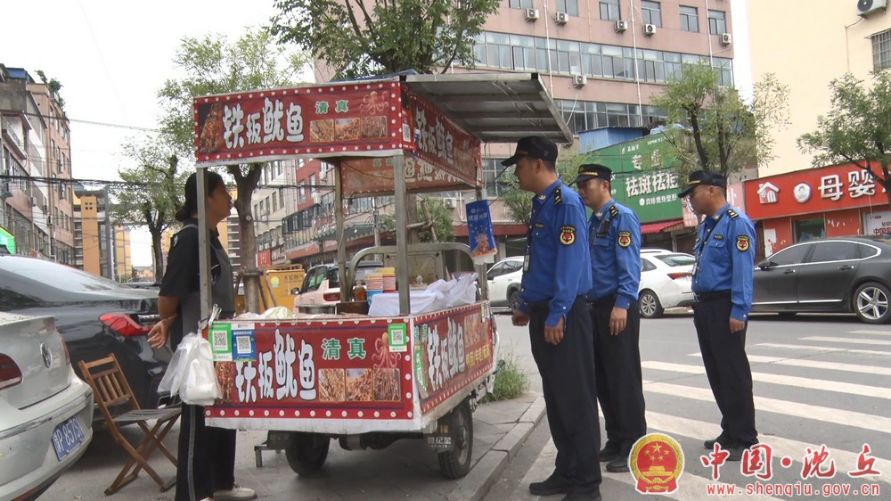 国庆我在岗—县城市综合执法局全员在岗 守护市容环境秩序 (5).jpg