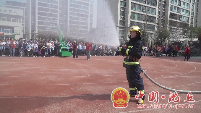 沈丘：消防培训演练进校园 筑牢安全“防火墙”.mp4_20260327_101122.855.jpg