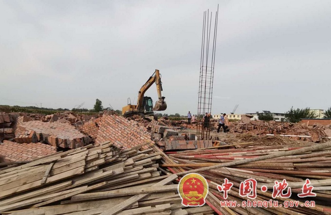 【2020-9-5】我县按照“八不准”要求依法拆除一处违法建筑 (2).jpg