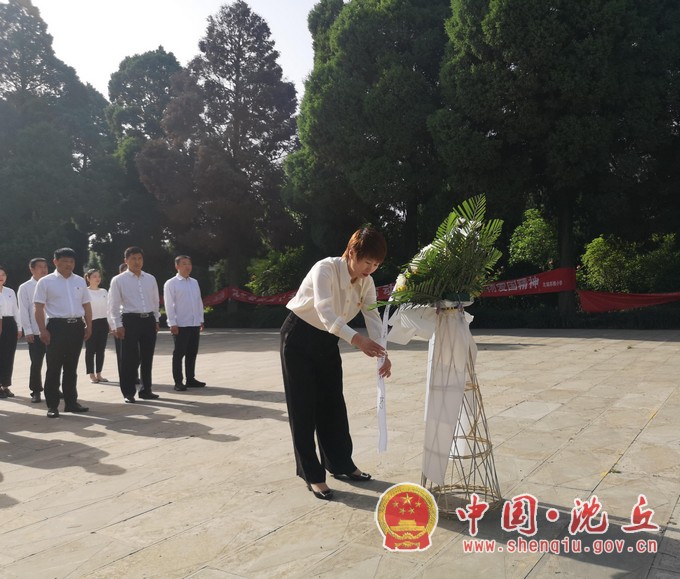 【2021-5-8】县政务服务和大数据管理局开展“忆党史 传承红色基因 感党恩 叩问初心使命”党史学习教育主题活动 (2).jpg