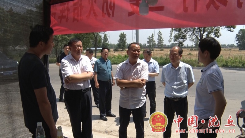 【2021-6-9】副县长严坤带队督导检查“三夏”生产和秸秆禁烧工作 (2).jpg