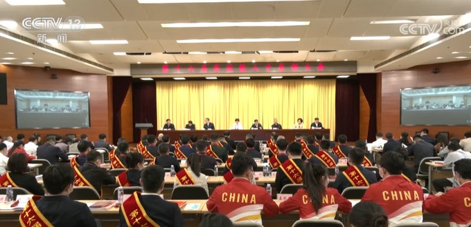 河南省16名高技能人才获评最高政府奖.jpg