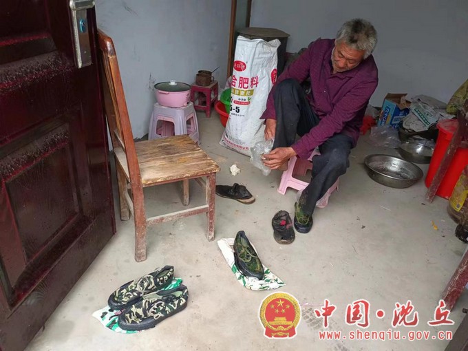 新安集镇：“爱心鞋”温暖百姓心3.jpg