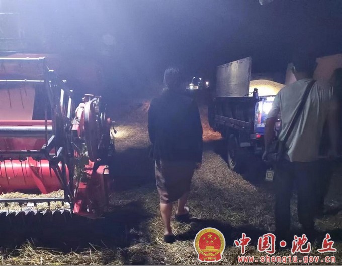 刘庄店牛王庙村：女支书风雨无阻战“三夏”（4）.jpg