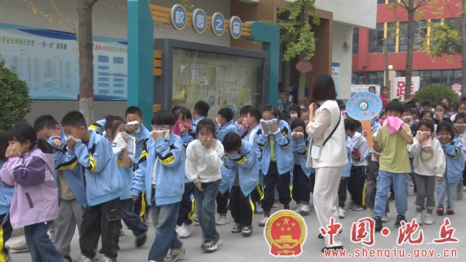 【2023-10-30】消防演练进校园 共筑安全防火墙（2）.jpg