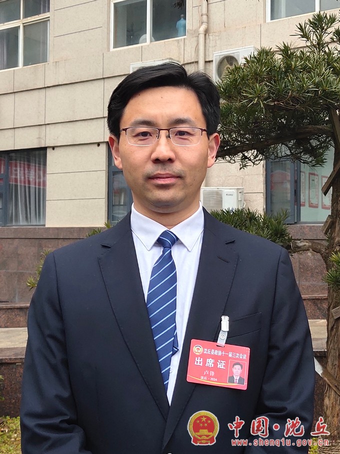 卢锋.jpg