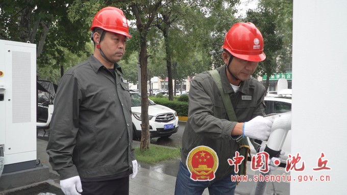 【2025-10-1】国庆我在岗——电力工人全链条保电 守护“双节”万家灯火与绿色出（2）.jpg