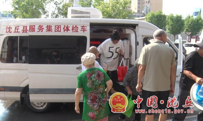 县中医院应对汛期 用心守护群众就医出行 (1)(1).jpg