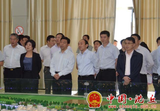 副市长杨廷俊,市政府副秘书长宋力,市商务局局长闫淑娟出席会议.